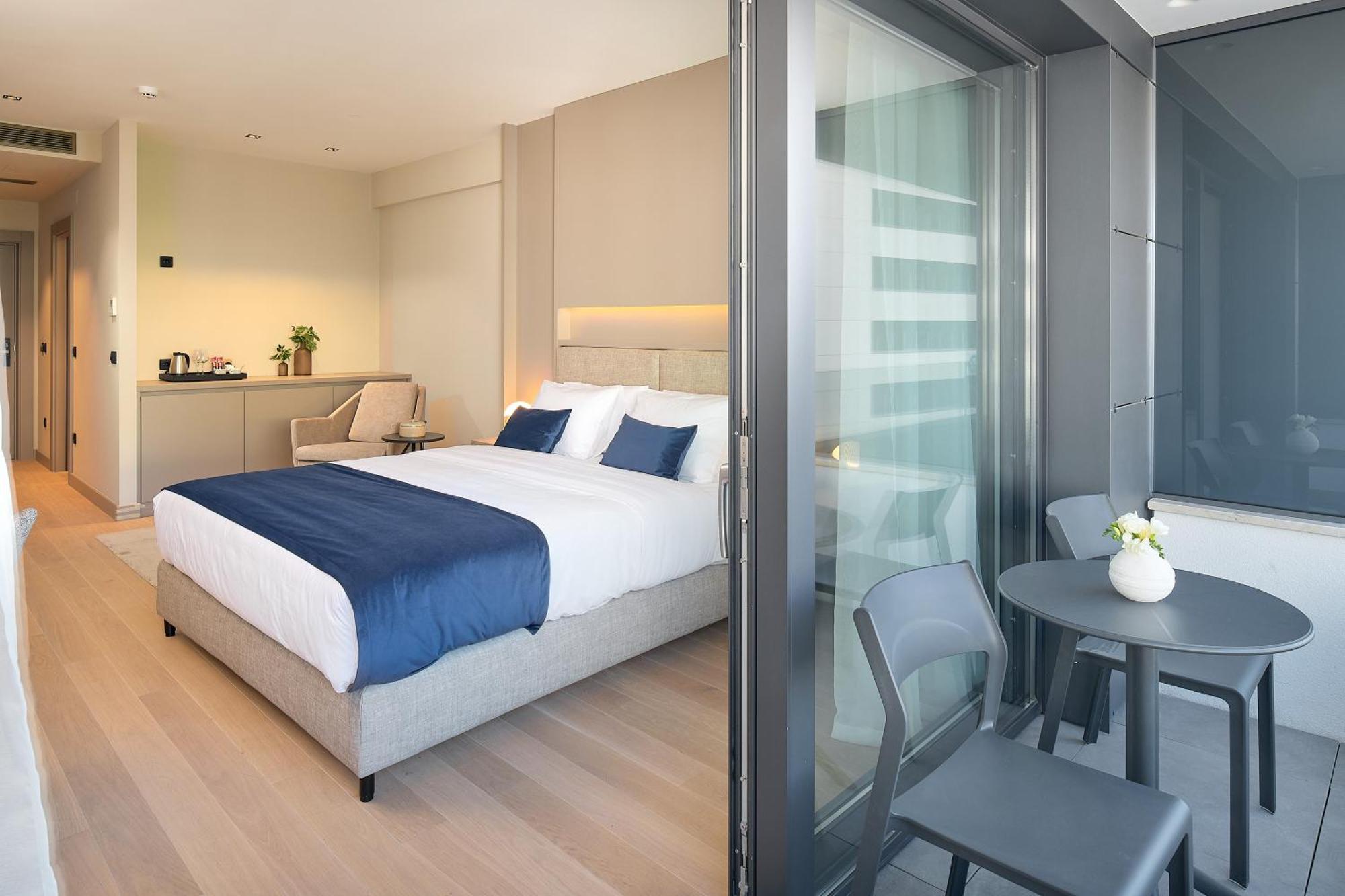 Deluxe Double Room with Balcony,1285833961:JPEG